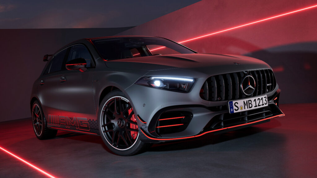 Фото 15 — Mercedes-AMG A45 S: компактный хэтчбек с мощным двигателем