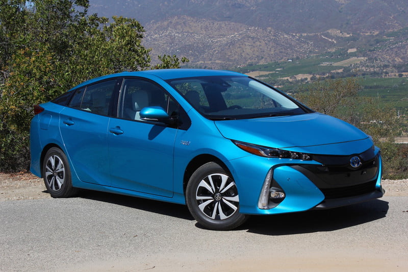 Фото 8 — Toyota Prius Prime: гибридный седан с экономичным расходом топлива