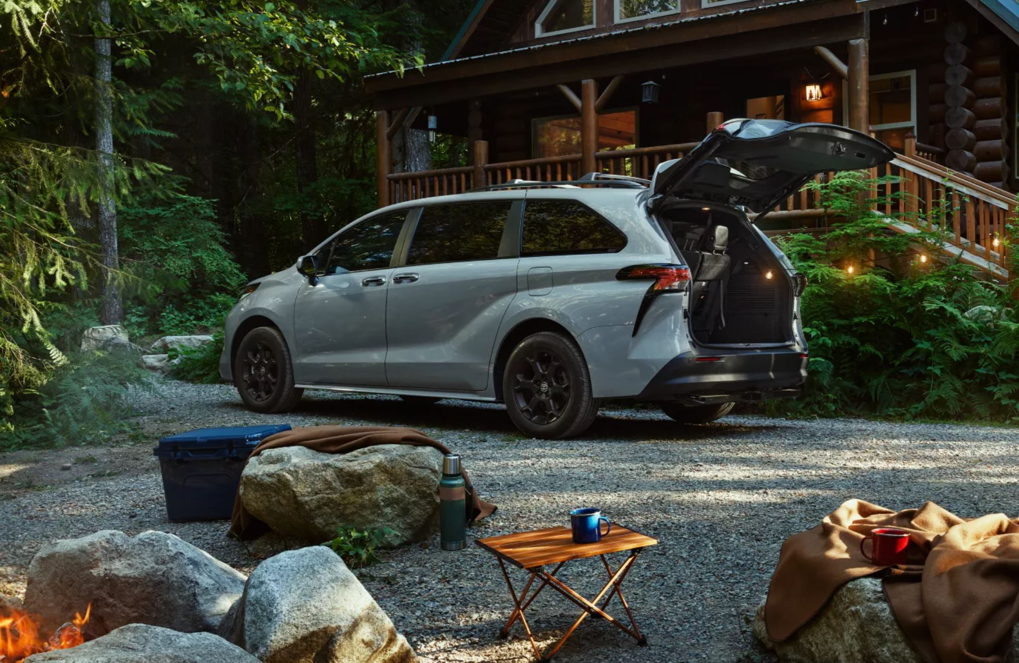 Фото 40 — Toyota Sienna Hybrid: семейный микровэн с гибридной силовой установкой и удобствами для пассажиров